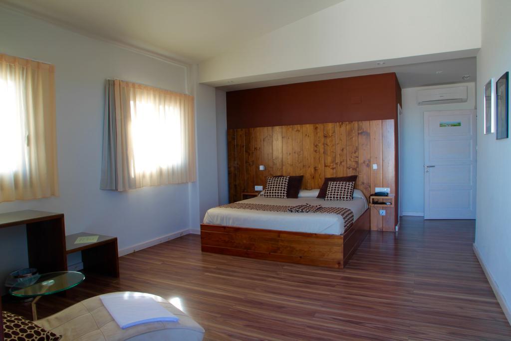 Hotel Mas Prades Deltebre Oda fotoğraf